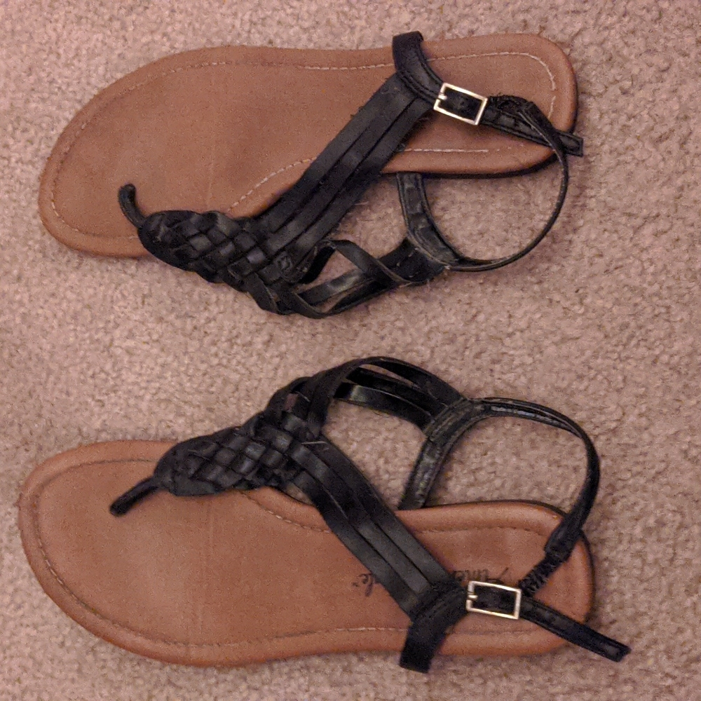 Black sandals. Size 8